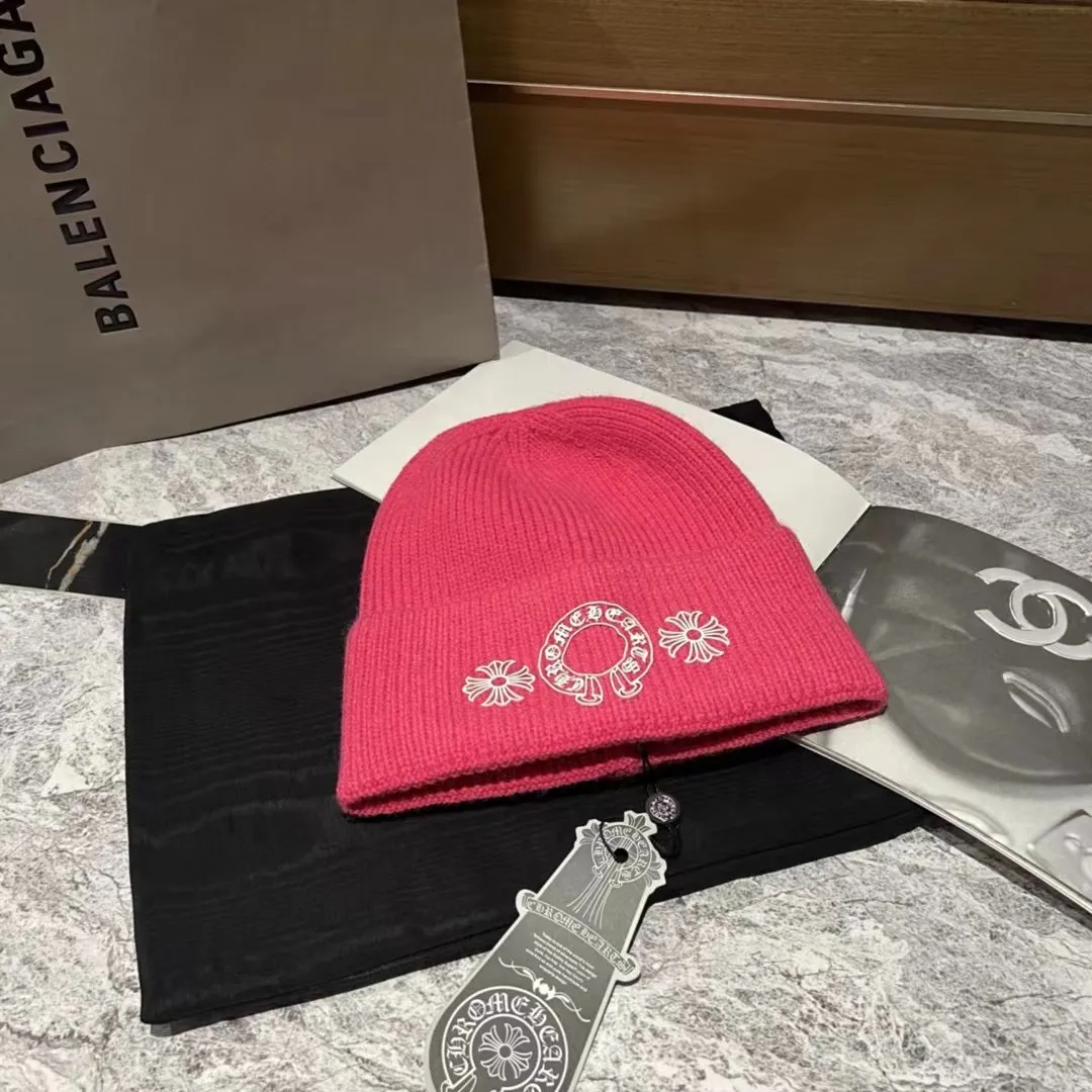 Crow Heart cashmere knitted hat